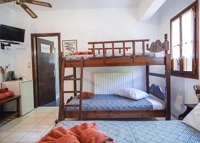 Hagiati شقة فندقية 2*